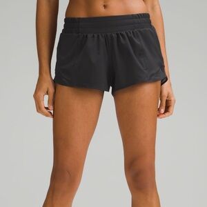 Lululemon black low rise 2.5 inch Hotty hot shorts - size 2